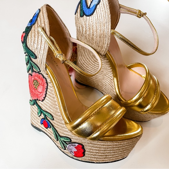 Gucci Ophelia Espadrille Platform Wedge Oro Vecchio Sandals Gold Appliqué Floral - Picture 1 of 7